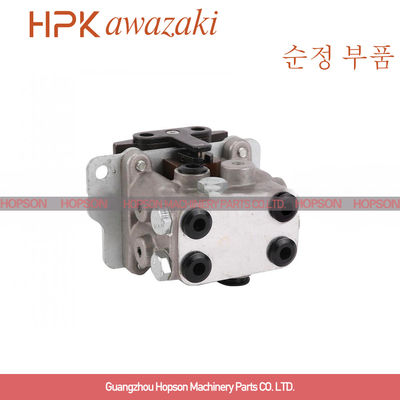 7021601540 발 페달 벨브, PC200 PC220 Komatsu 굴착기 예비 품목
